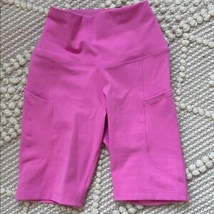 Brand new! Nike One Dri-Fit Women's Vibrant Pink Bike Training Shorts Size XS